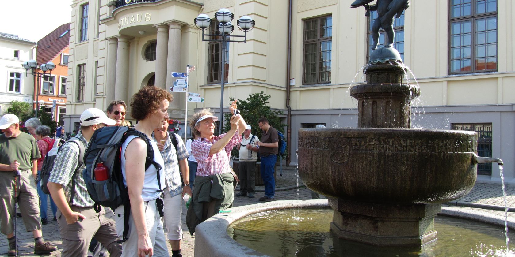 Group at the pike fountain, © Tourist Information Teterow Group at the pike fountain, © Tourist Information Teterow