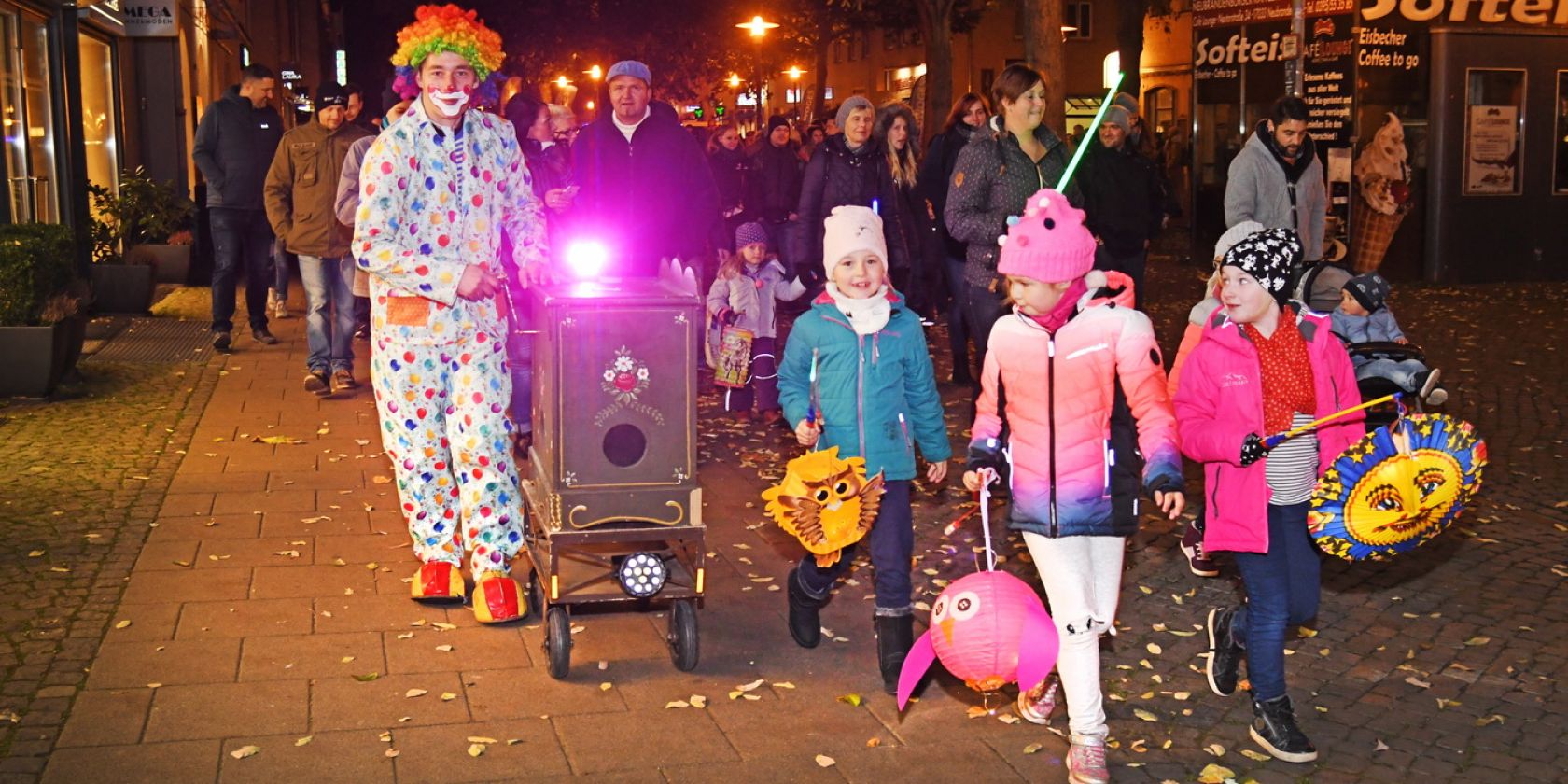 Bild NB Glühwürmchen, © Die Stadtmagneten e. V. Bild NB Glühwürmchen, © Die Stadtmagneten e. V.