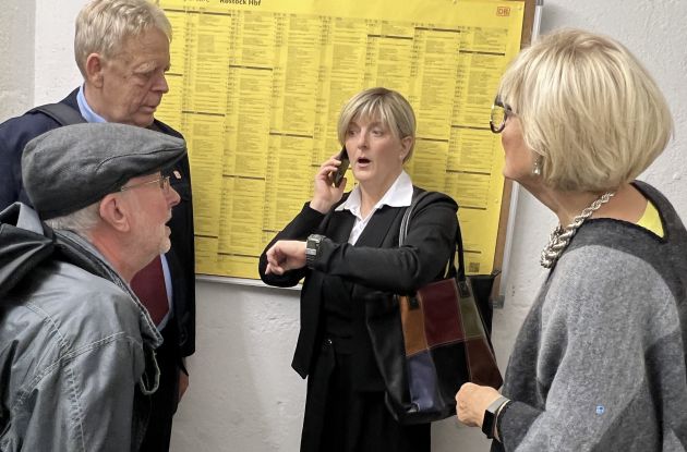 NBR_Dat Bahn-ChaosQ, © Niederdeutsche Bühne NBR_Dat Bahn-ChaosQ, © Niederdeutsche Bühne