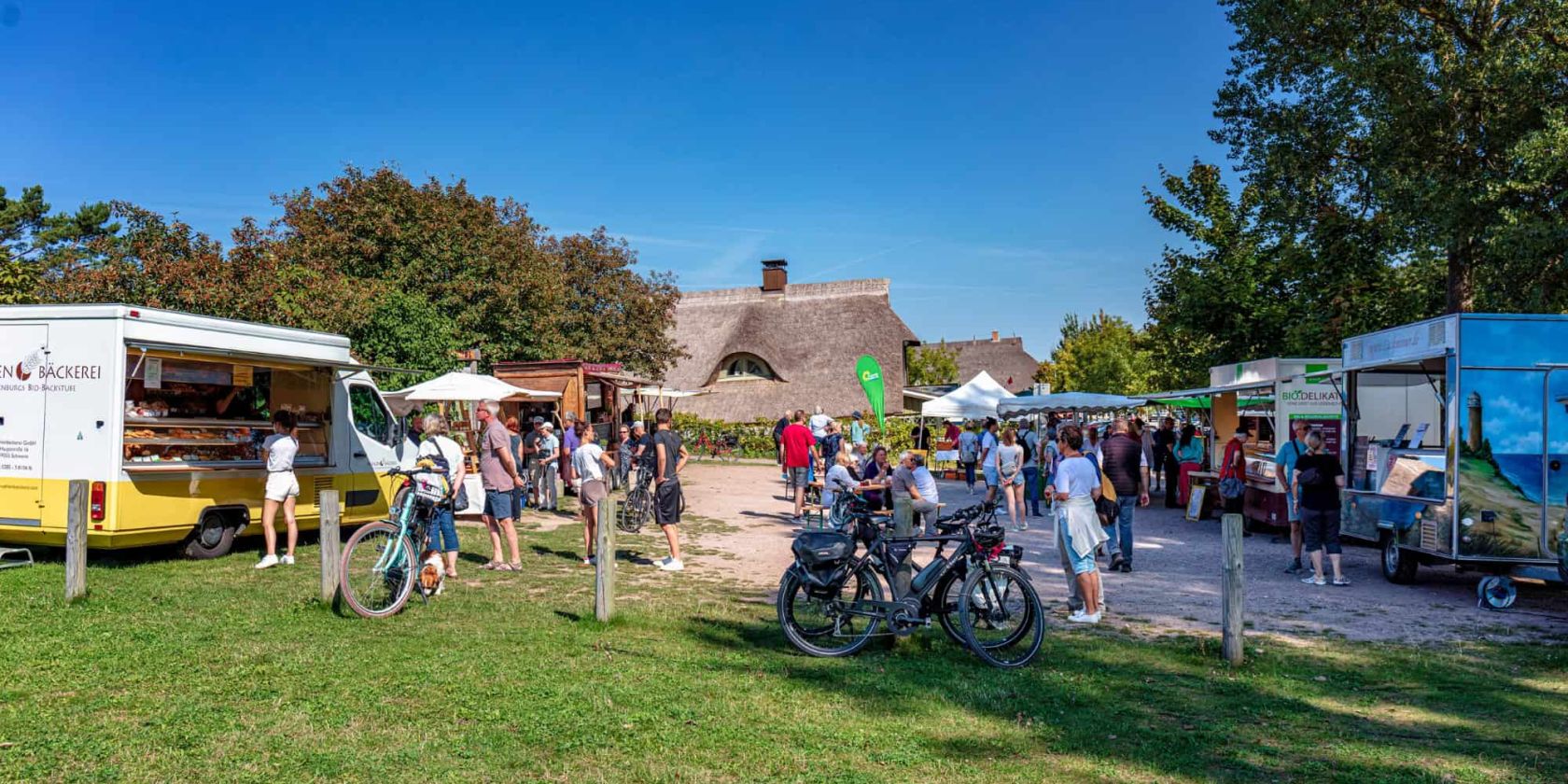 Sommerfrischemarkt in Ahrenshoop, © Fa. Voigt & Kranz UG, Prerow Sommerfrischemarkt in Ahrenshoop, © Fa. Voigt & Kranz UG, Prerow