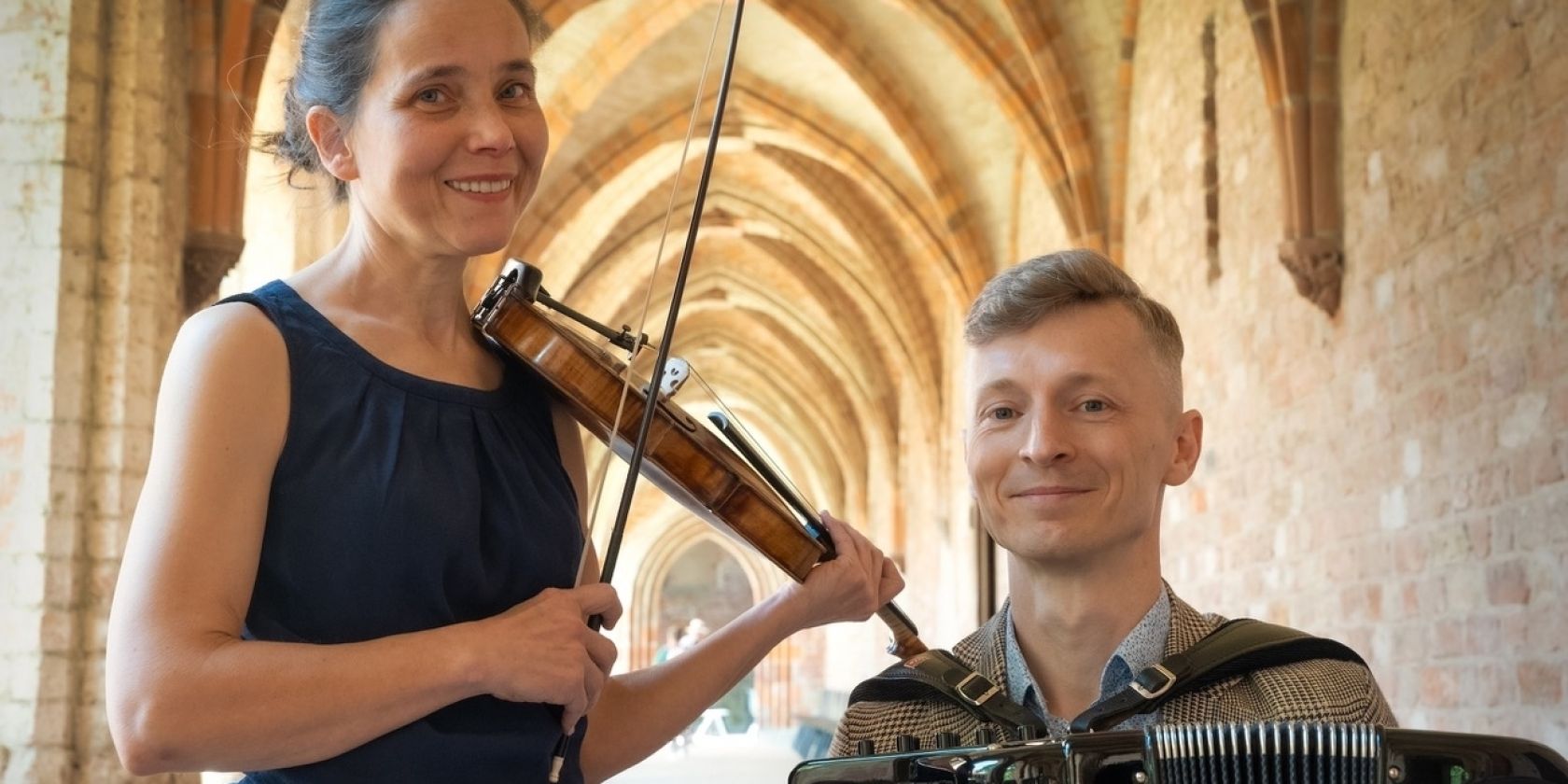 Conexus: Tabea Höfer, Violine & Marek Stavinak, Akkordeon, © Conexus Conexus: Tabea Höfer, Violine & Marek Stavinak, Akkordeon, © Conexus