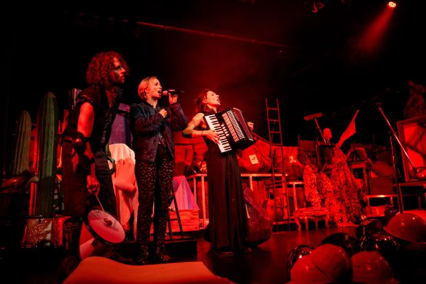 If I Can't Dance It's Not My Revolution, © TOG (Foto: Peter van Heesen) If I Can't Dance It's Not My Revolution, © TOG (Foto: Peter van Heesen)