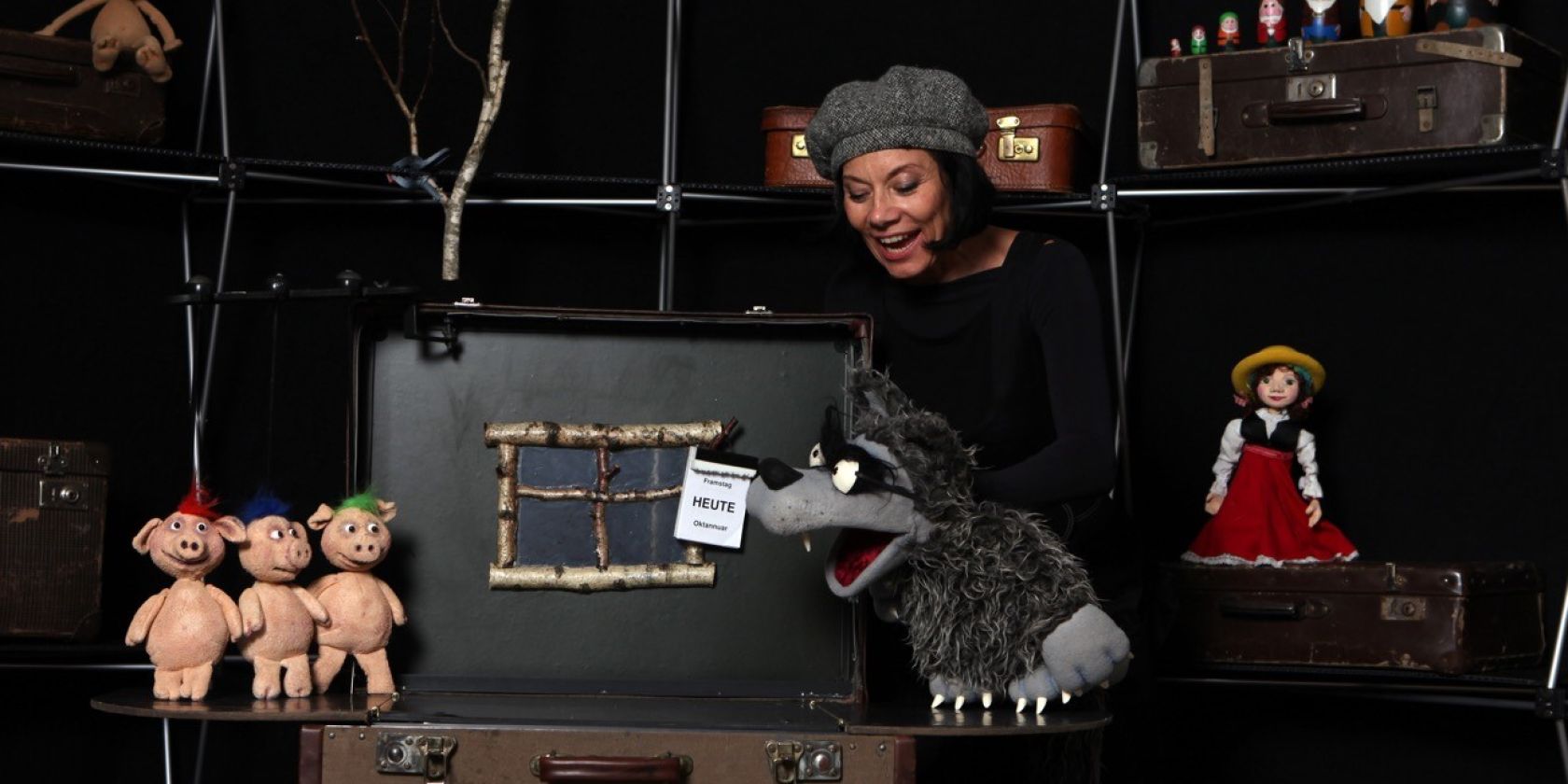 © Andrea Stoykow, © Moving Puppets © Andrea Stoykow, © Moving Puppets