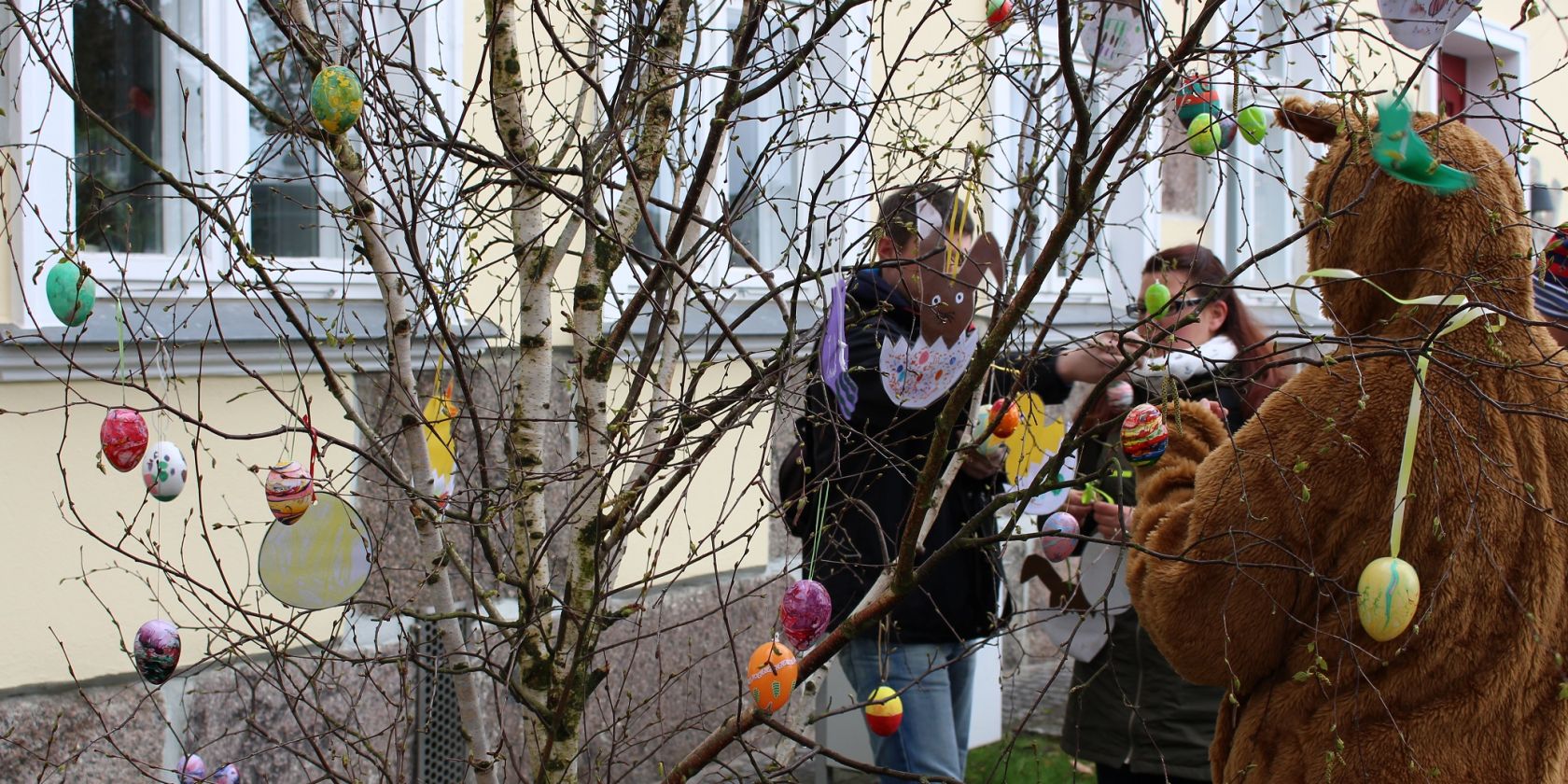 Osterbaumschmücken, © TZRW Osterbaumschmücken, © TZRW