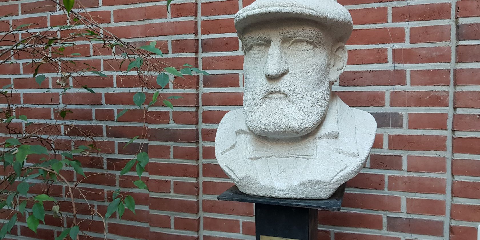 Gillhoffbüste, © Stadt Ludwigslust Gillhoffbüste, © Stadt Ludwigslust