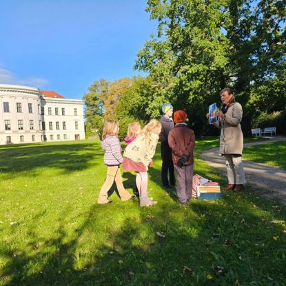 Familienführung mit Kindern, © https://doberan-heiligendamm.de Familienführung mit Kindern, © https://doberan-heiligendamm.de