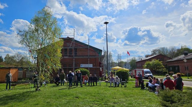 Maibaumschm&uuml;cken Semlow_2, &copy; Gemeinde Semlow F&ouml;rderverein Feuerwehr Semlow e. V.