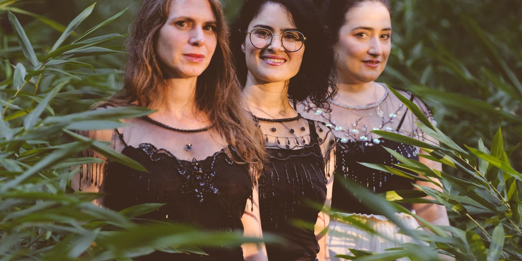 , &copy; Ensemble Bayat