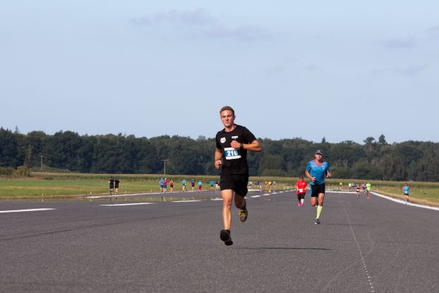 Flughafenlauf Barth, © Arndt Gläser