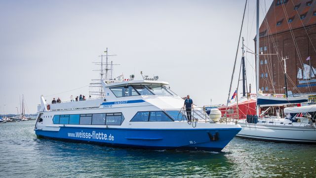 Mit dem Fahrgastschiff "Sundevit" zur Hansestadt Stralsund, © Weiße Flotte GmbH
