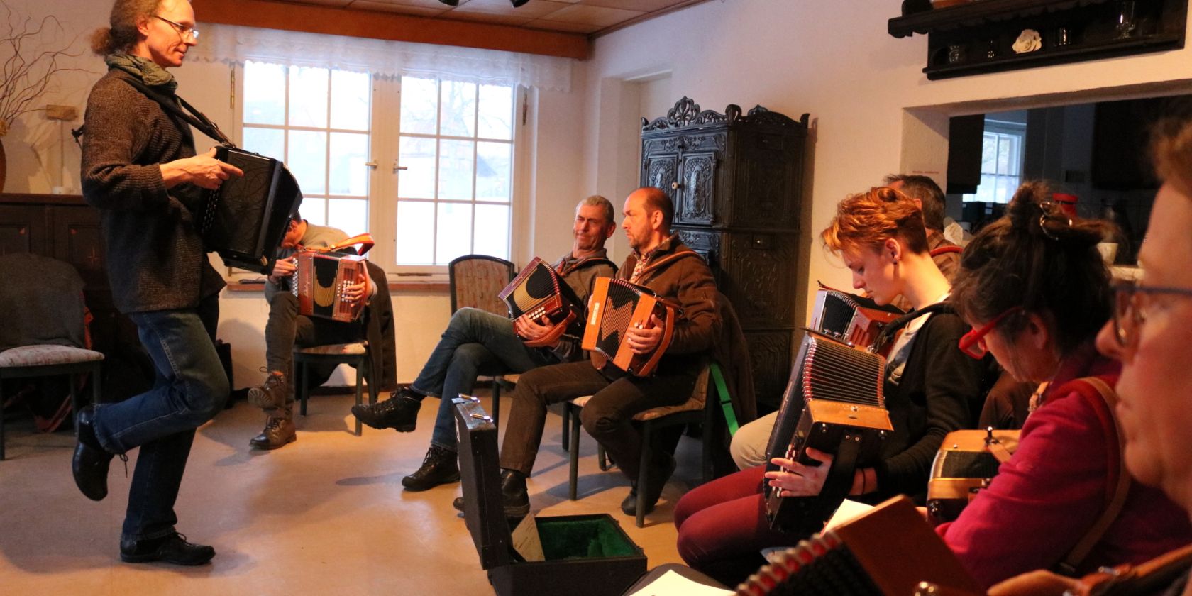 Windros-Seminare in Schwerin-Mueß z.B. mit Jan Budweis - Diatonische Handharmonika, © Fred-Ingo Pahl