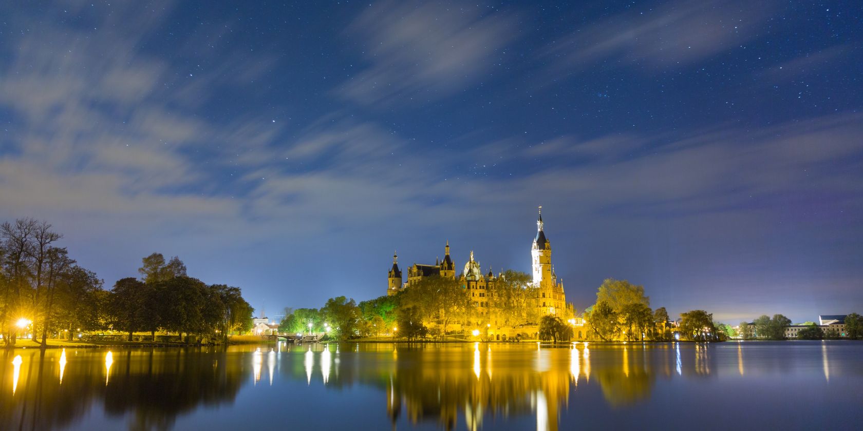 Schloss Schwerin bei Nacht, &copy; Oliver Borchert