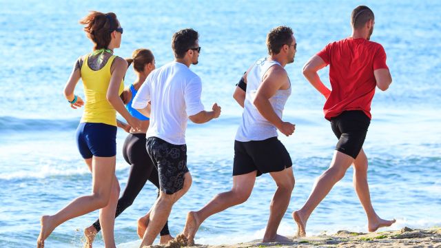 Strandlauf, © © valentinrussanov von Getty Images Signature
