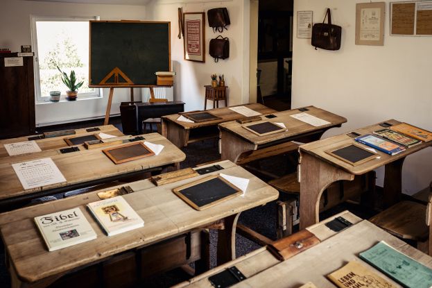 Historical school lesson up platt with Frolein Beckmann, © Kultur und Sportring e.V.