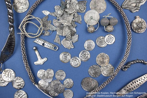 ausgewählte Kopien des Blauzahnschatzes, © Stadtmuseum Bergen auf Rügen (Leihgaben)