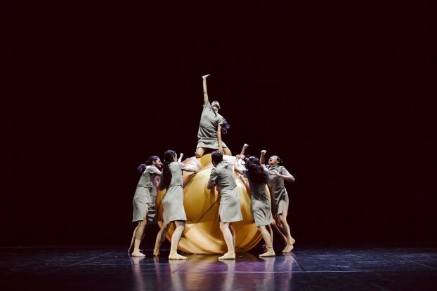 Choreographie: Emil Faski, &copy; Deutsche Tanzkompanie
