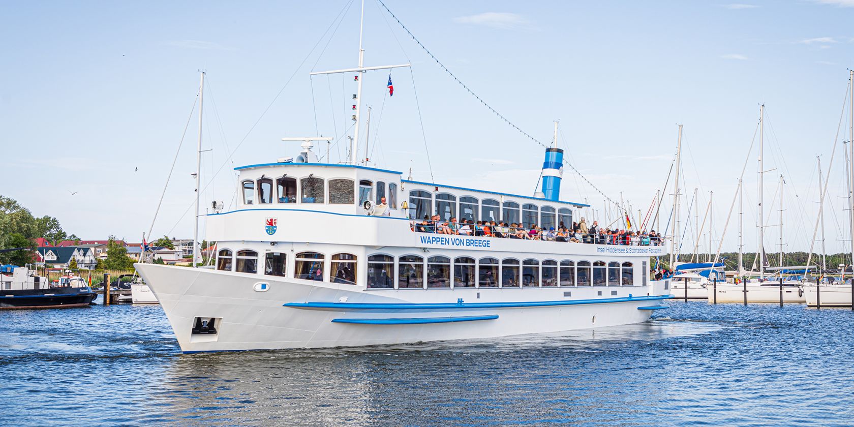 Insel Hiddensee mit dem Fahrgastschiff Wappen von Breege, &copy; Wei&szlig;e Flotte GmbH