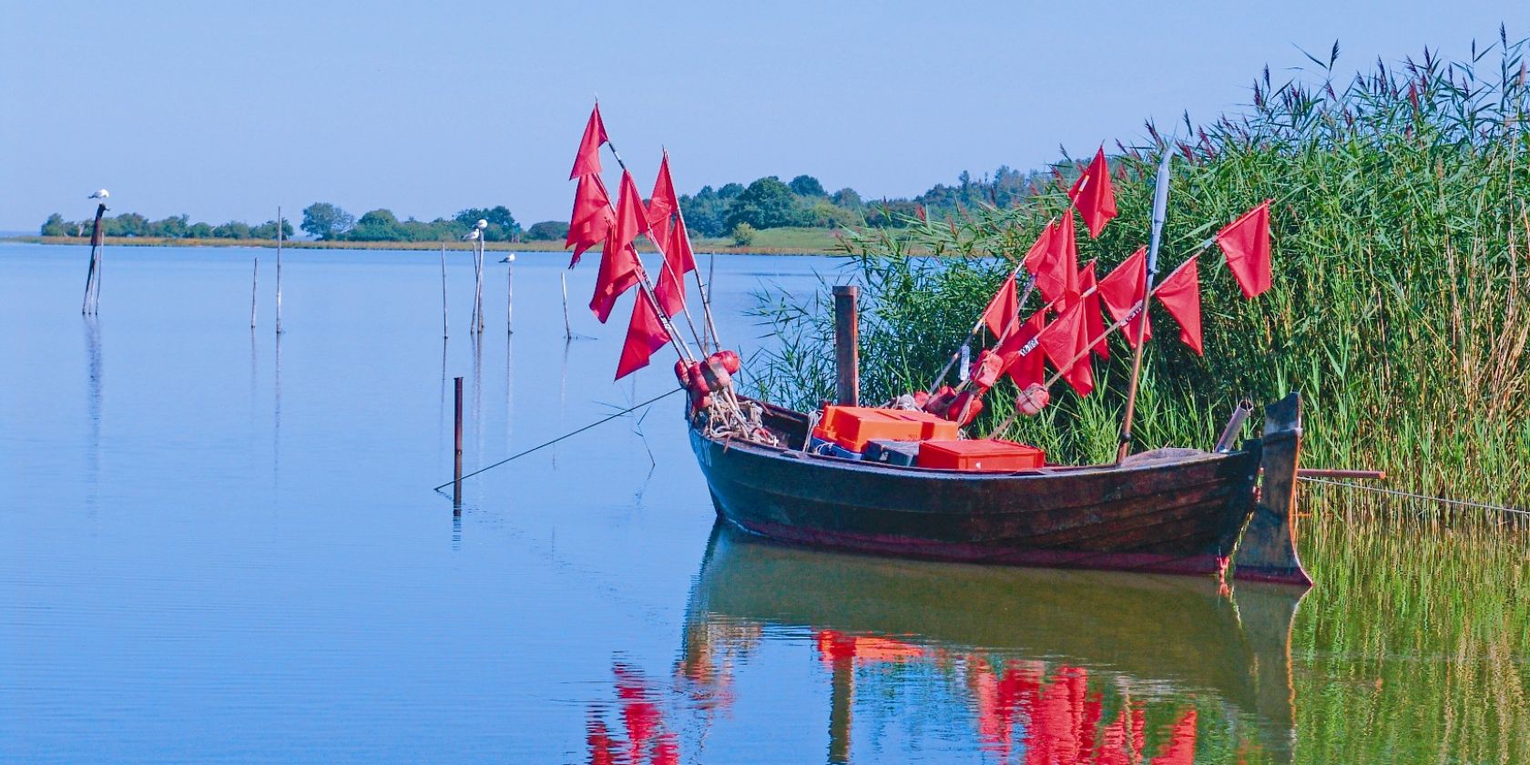 Film: Usedom mit Swinemünde, Wolgast und Freest, © Film - Fischerboot in Neppermin im Achterland.jpg