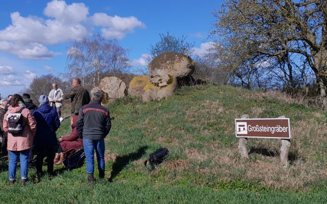 26-04-18 Archaeology, &copy; C