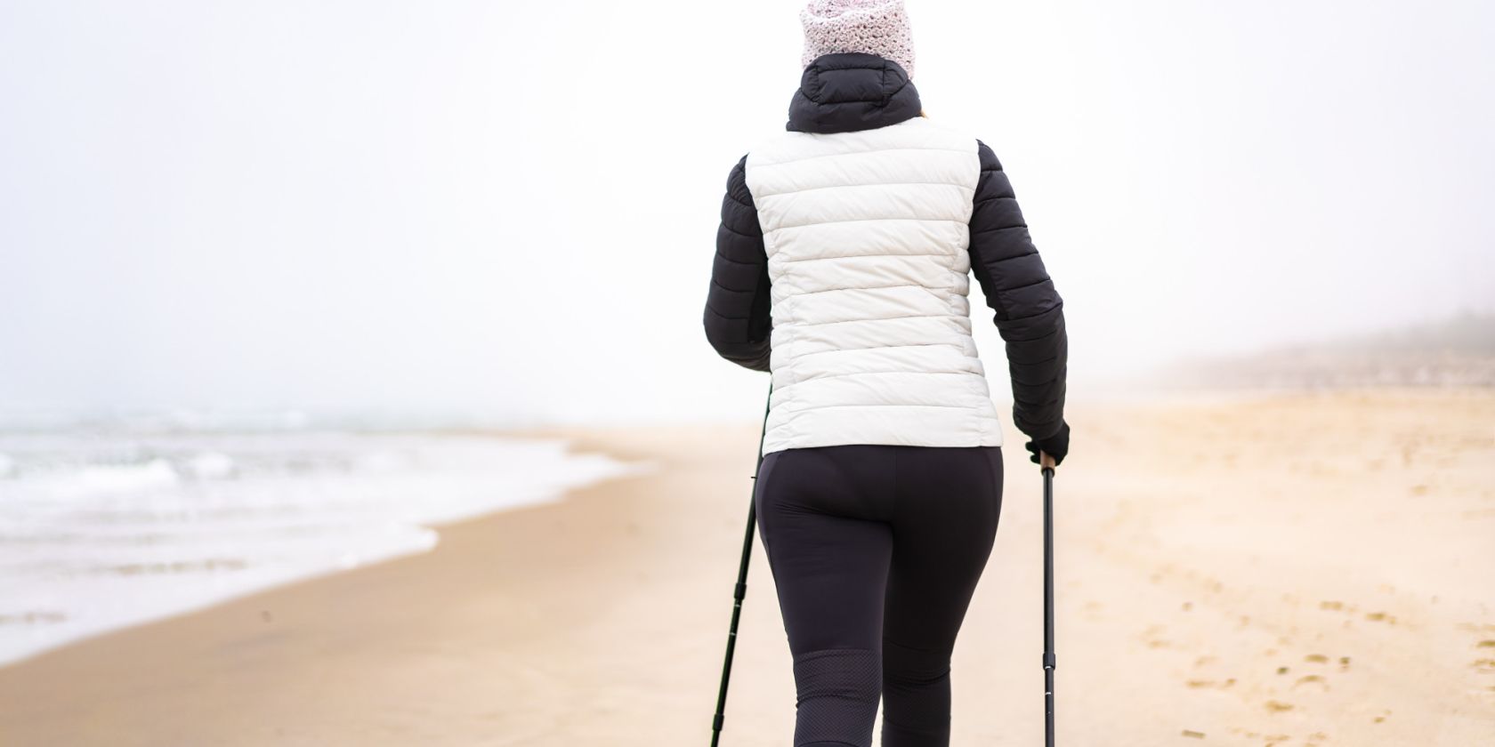 Bewegungskurs: »Flow2go« - Nordic Walking & Yoga, © Shutterstock