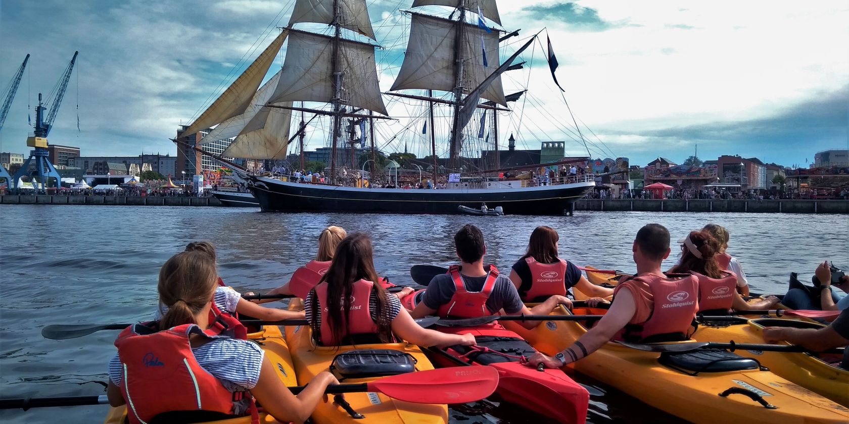 Paddling group In city harbor with sailing boat, © Ronald Kley