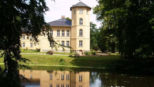 Landhaus_Schloss_Kölzow_Aussenansicht_mit_Teich, © Landhaus Schloss Kölzow/Detlef von der Lühe