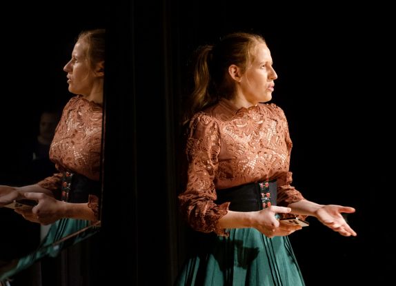 The home dress, © Mecklenburgisches Staatstheater