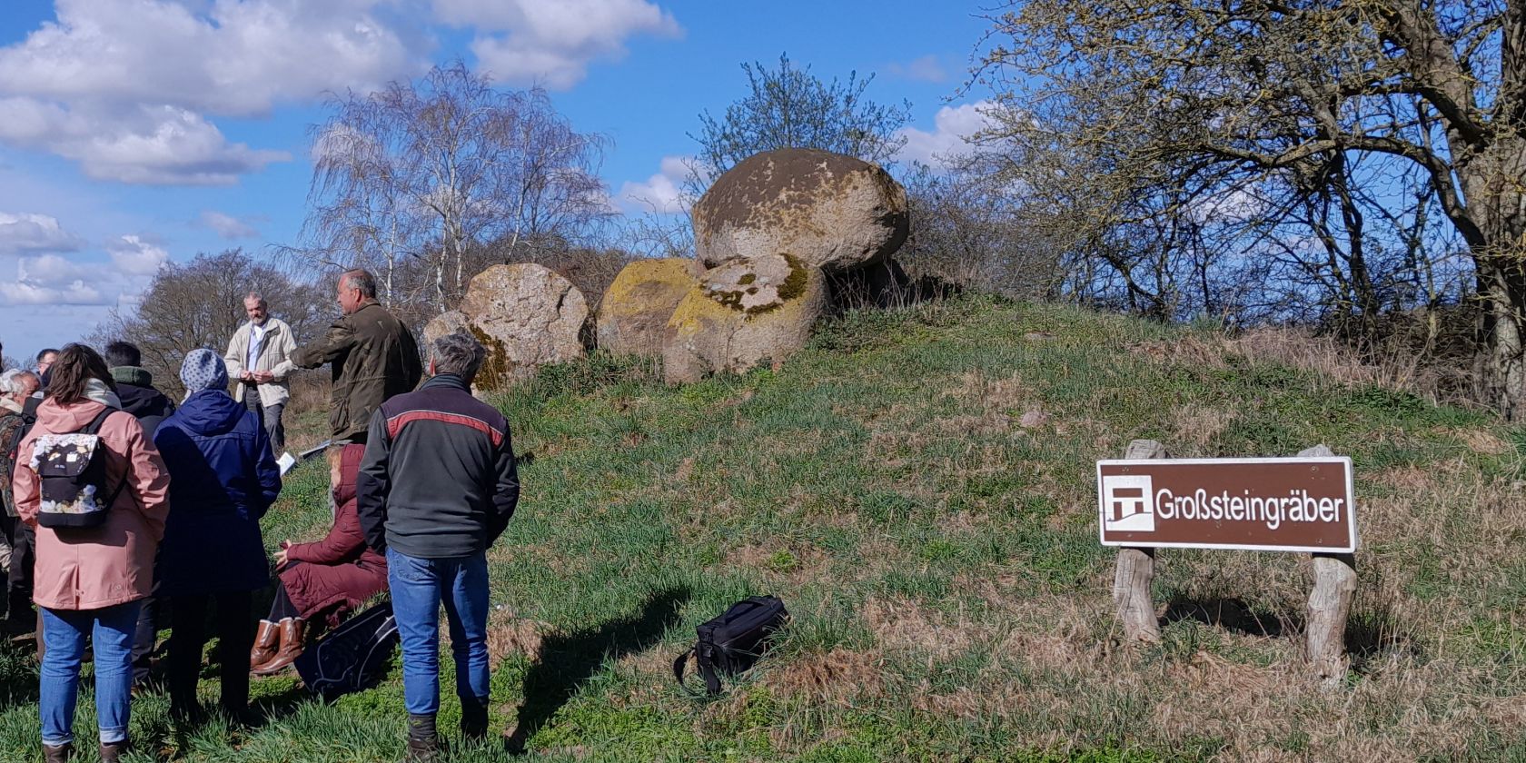 26-04-18 Archaeology, &copy; C