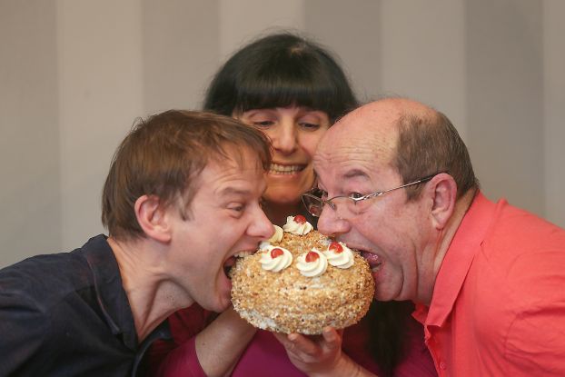 Cabaret Lachmöwe: Three crumbs are not yet a cake, © Kabarett Lachmöwe