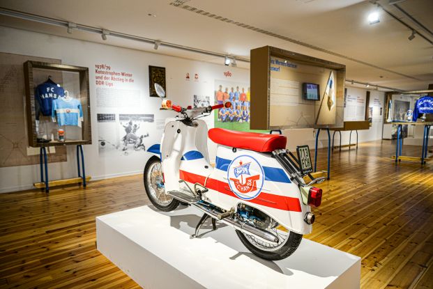 RUND & ECKIG - MANCHMAL DRECKIG - 60 Jahre F.C. Hansa Rostock, © Kunsthalle Rostock
