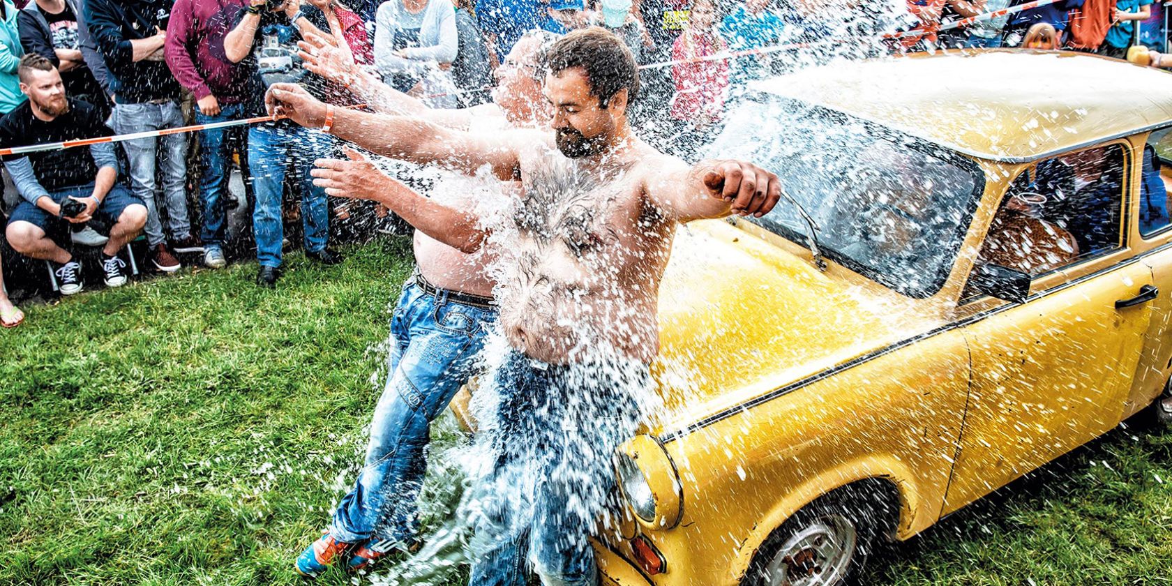 Car Wash, © © Manfred Scharnberg