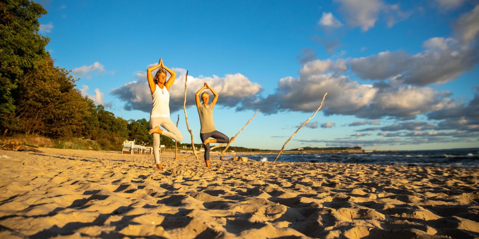 Gesundheitstage (c) Kurverwaltung Goehren Martin Stoever _09-2020_P5I3504-Göhren-Yoga am Nordstrand am Morgen, © Kurverwaltung Goehren / Martin Stoever