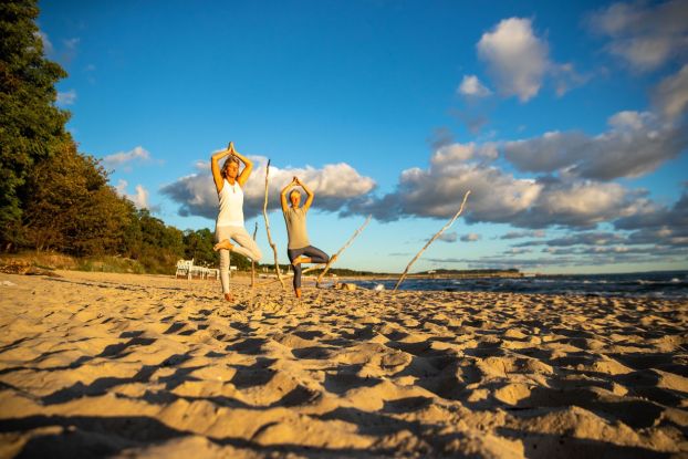Qigong (c) Kurverwaltung Goehren Martin Stoever _09-2020_P5I3504-Göhren-Yoga am Nordstrand am Morgen, © Kurverwaltung Goehren / Martin Stoever