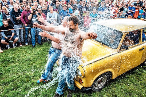 Car Wash, © © Manfred Scharnberg