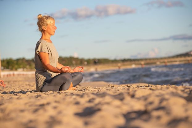 Yoga am Strand (c) Kurverwaltung Goehren Martin Stoever _09-2020_P5I3823, © Kurverwaltung Goehren / Martin Stoever